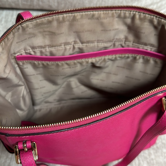 Michael Kors Large Tote - Picture 4 of 7